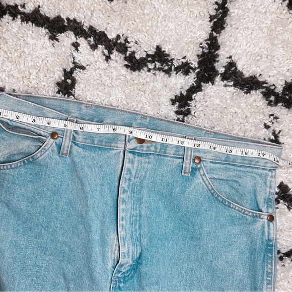 Light Wash Vintage Wrangler Jeans - Picture 7 of 8